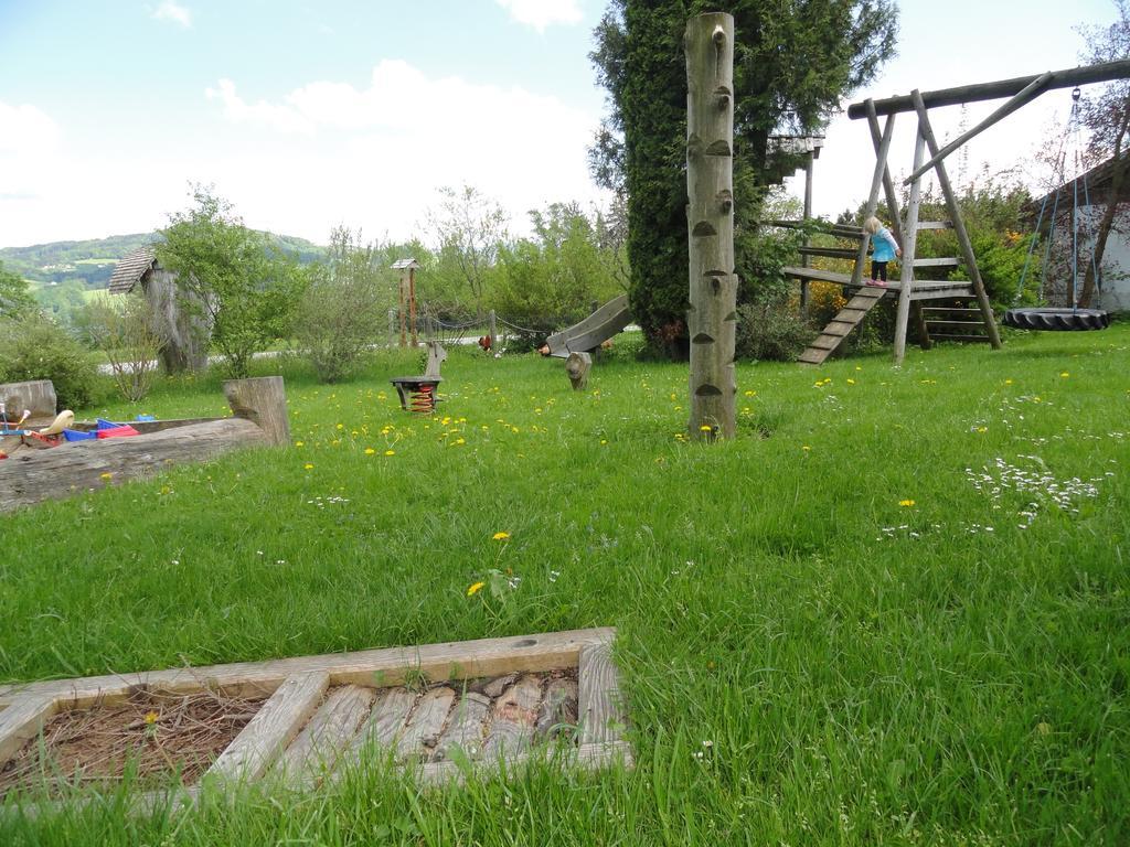 Baby- Und Kinderhof Aicherbauer Seeham Eksteriør bilde