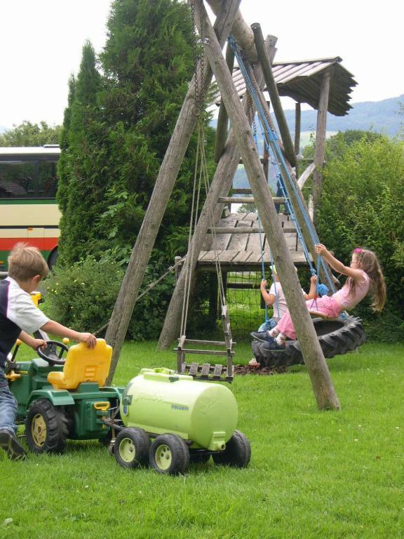 Baby- Und Kinderhof Aicherbauer Seeham Eksteriør bilde